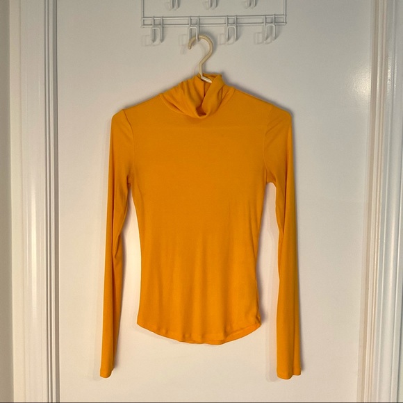 Aritzia ribbed yellow turtleneck size S - Picture 1 of 7